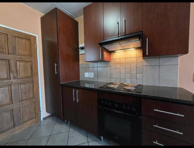 2 BEDROOM TOWNHOUSE FOR SALE IN ALBERTSDAL